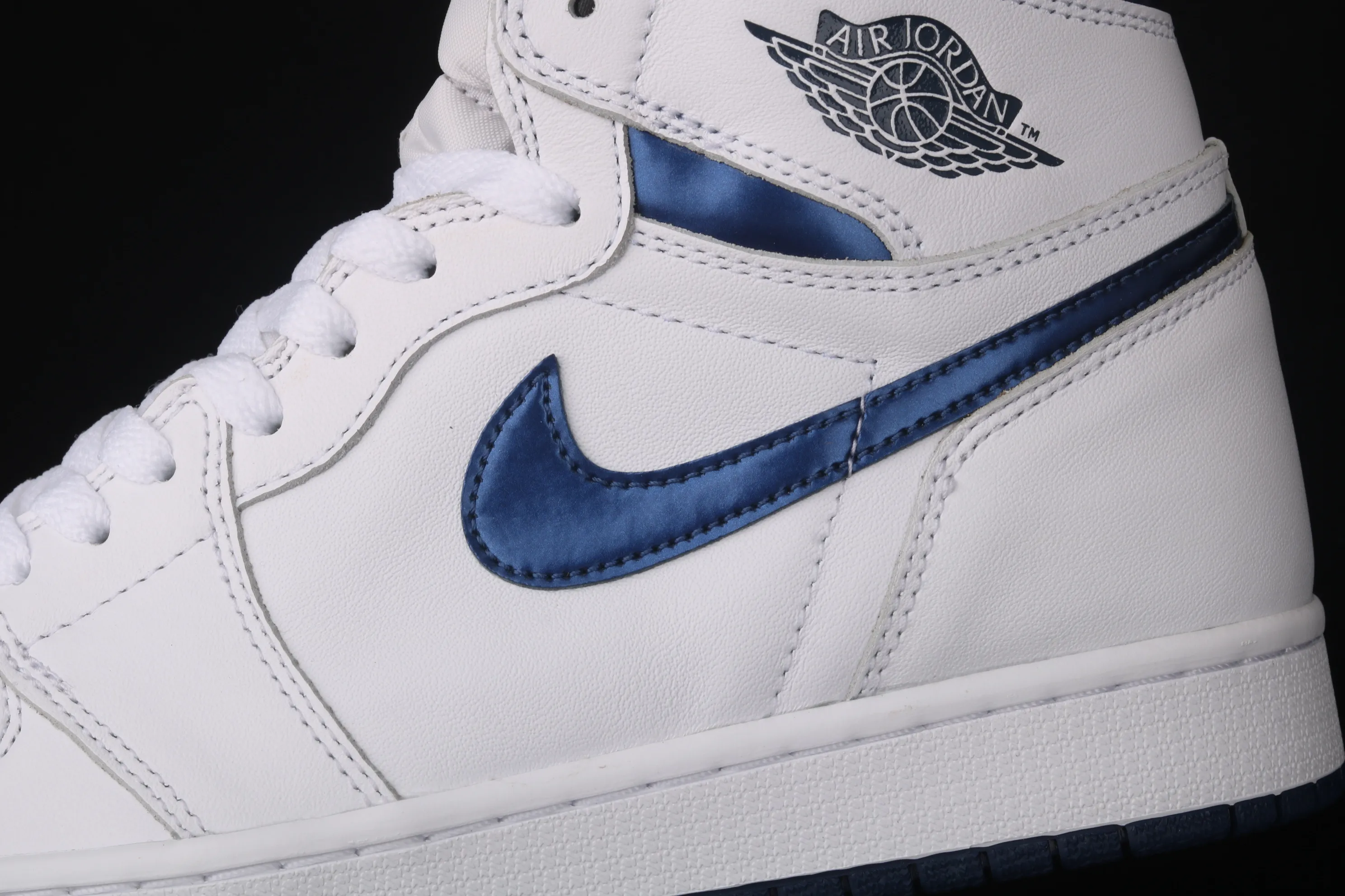 All categories Air Jordan Jordan series basketball shoes Air Jordan 1 High Air Jordan 1 Retro Metallic Navy AJ1 Joe 1 Navy Blue 555088-106